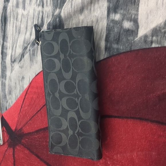 Coach Black Leather Wallet with Embossed Signature Pattern - Picture 2 of 12